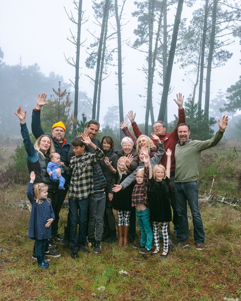 Outdoor extended family photoshoot in West California Marin County