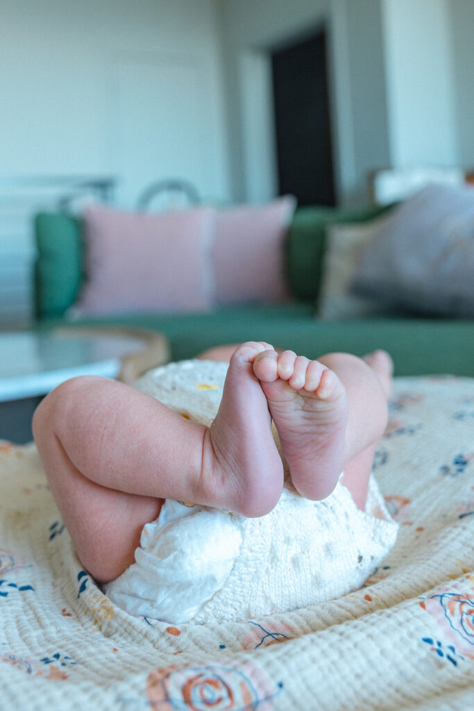 Newborn babies toes