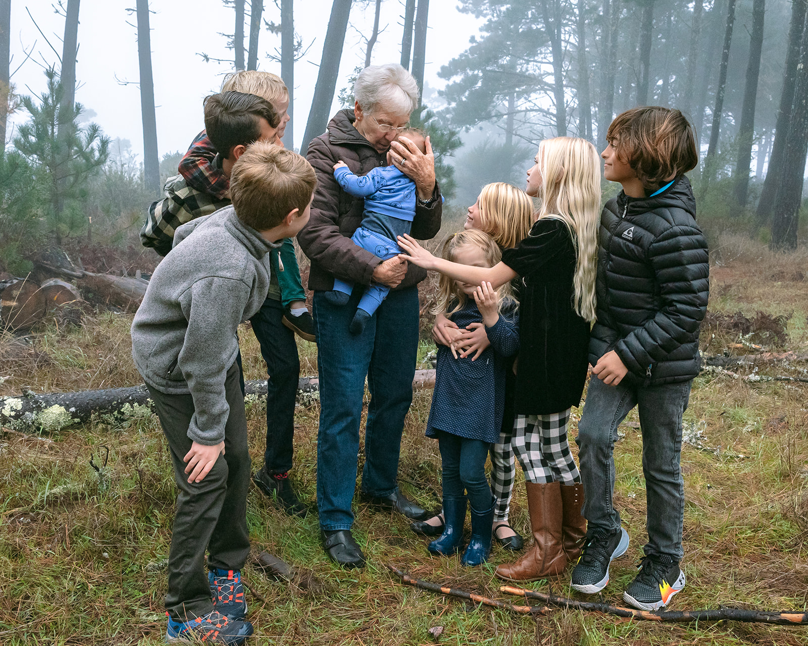 Outdoor extended family photoshoot in West California Marin County