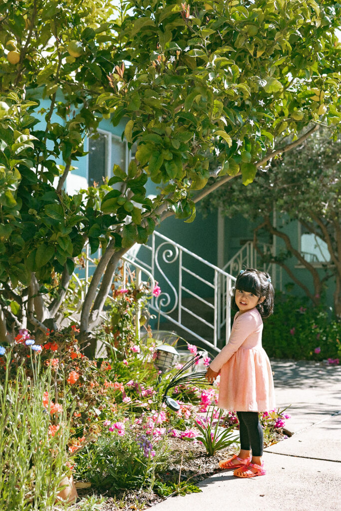 Little girl looking a flowers